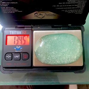 Aventurine gemstone! Sparkly light green 💚✨